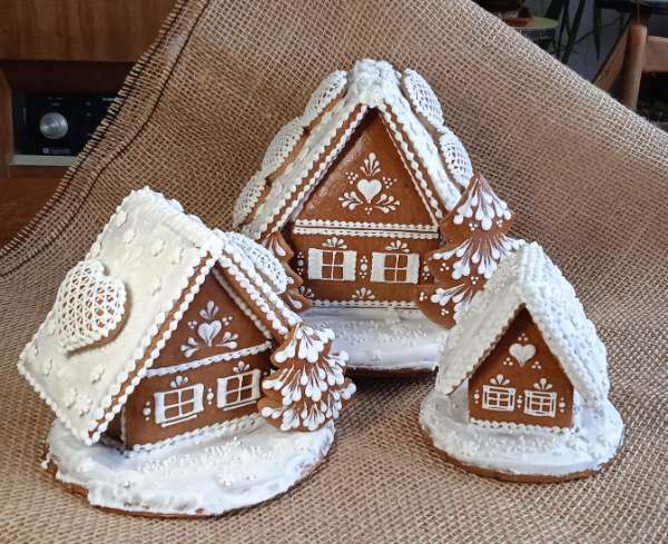 Perníkové zasněžené chaloupky
